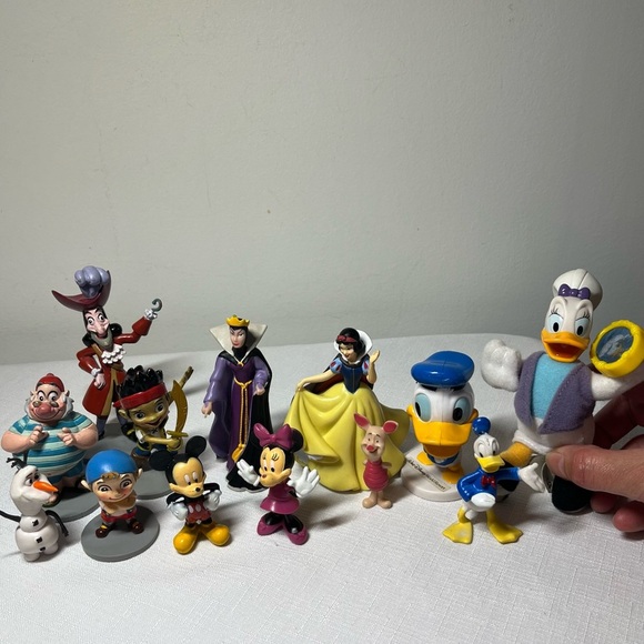 Disney Character Figurine Set. Collectible. Evil queen. Doc. Donald. Daisy. Mick - Picture 1 of 7